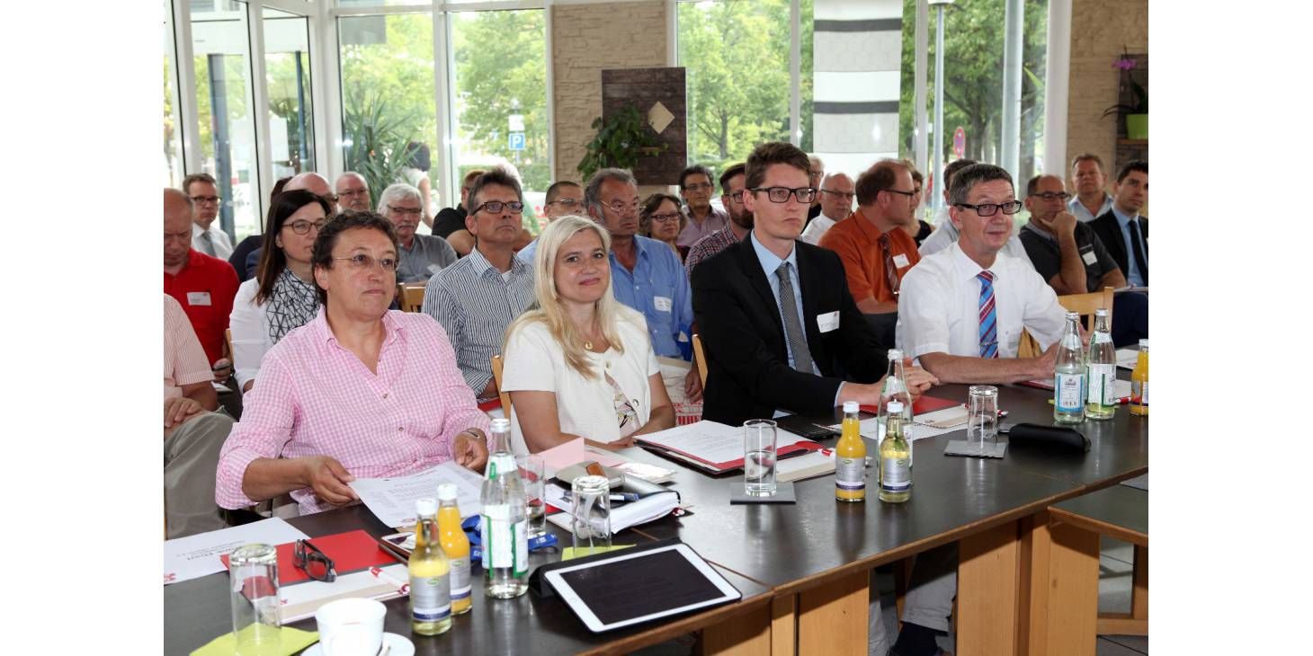 Prof. Dr. Gabi Troeger-Weiß, Wissenschaftliche Beratung Oberfranken Offensiv, e. V., Staatsministerin Melanie Huml, Vorsitzende Oberfranken Offensiv e.V., Martin Clementi, Projektmanager Südtiroler Transportstrukturen AG, Andreas Mäder, Geschäftsführer Planung, Verkehrsverbund Großraum Nürnberg GmbH, VGN