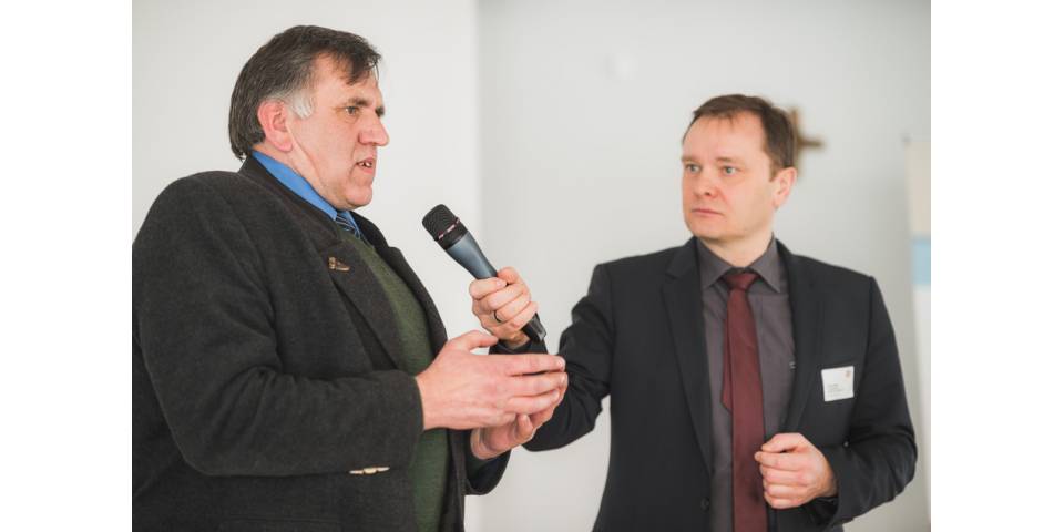 Oswald Siebenhaar, 1. Bürgermeister Gemeinde Langensendelbach (links) und Frank Ebert, Geschäftsführer von Oberfranken Offensiv e.V. (rechts)