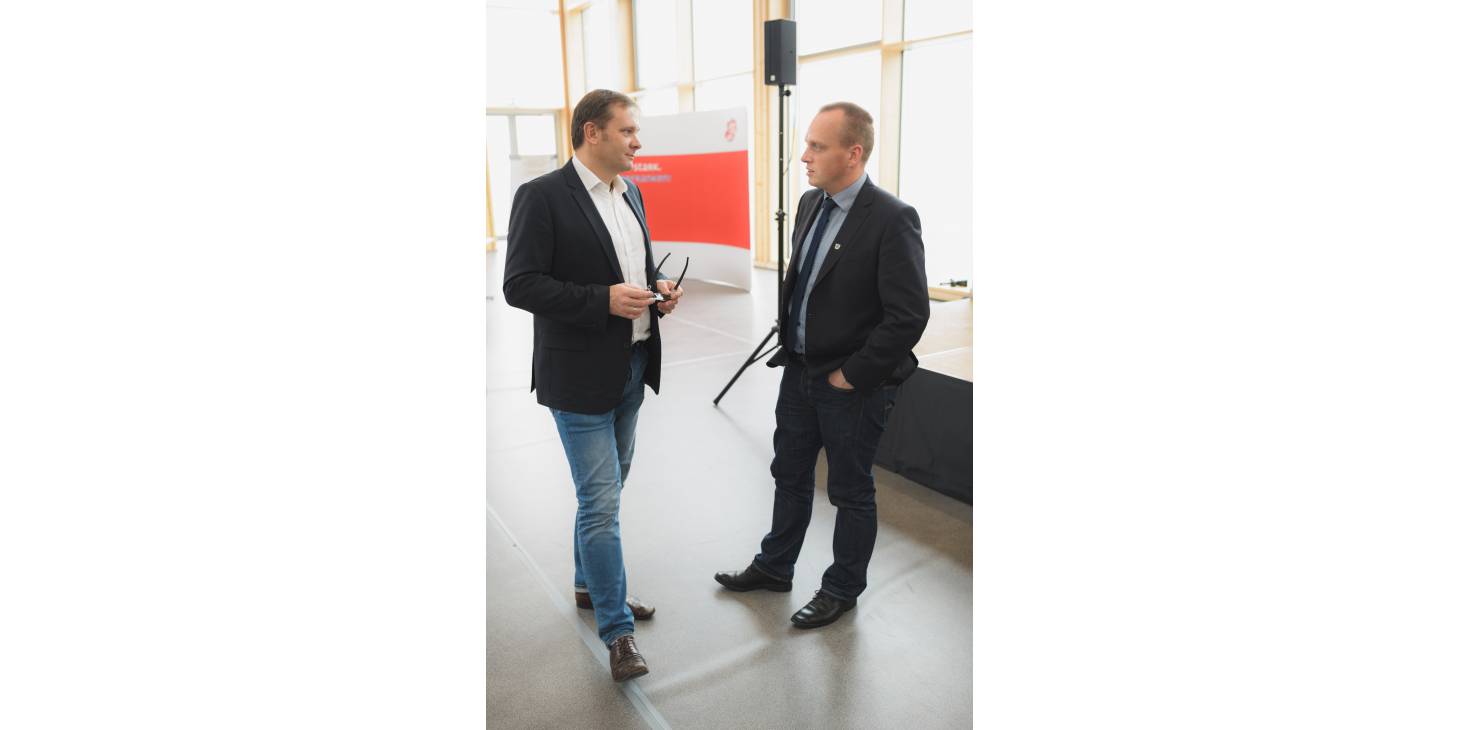 Frank Ebert, Geschäftsführer Oberfranken Offensiv e.V. im Gespräch mit Thomas Löffler, Erster Bürgermeister Gemeinde Steinbach am Wald