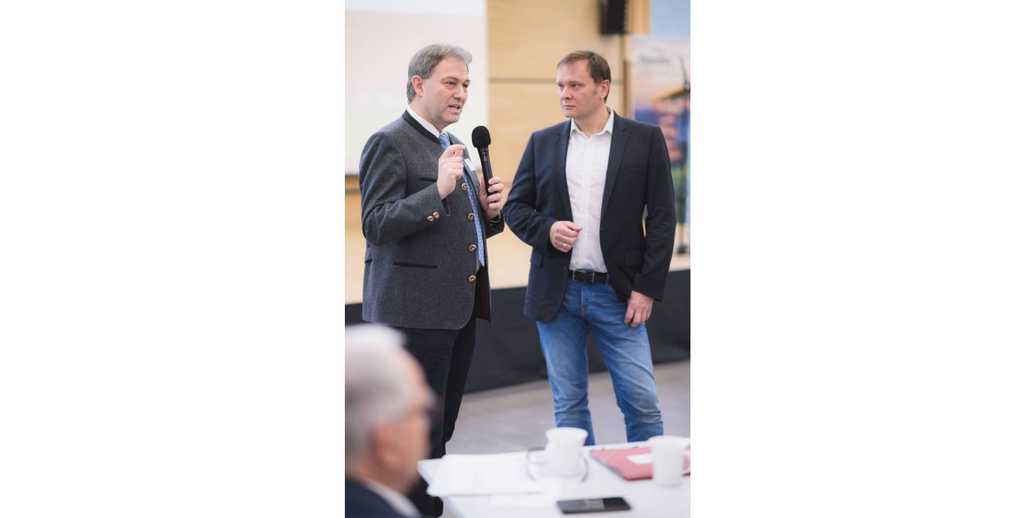 Klaus Löffler, Landrat Landkreis Kronach in der Diskussion mit Frank Ebert, Geschäftsführer Oberfranken Offensiv e.V.