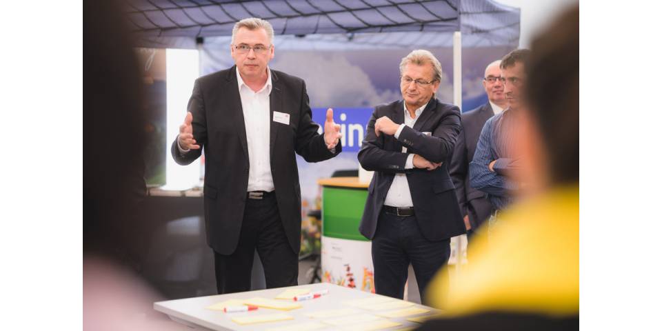 Workshop mit verschiedenen Teilnehmern aus Unternehmen und der Verwaltung