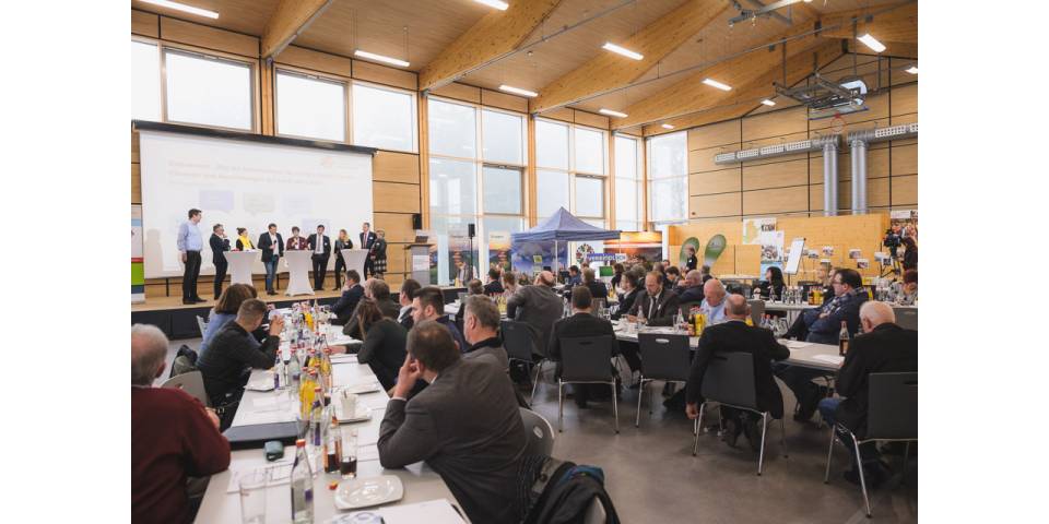 Blick ins Plenum und Podiumsdiskussion