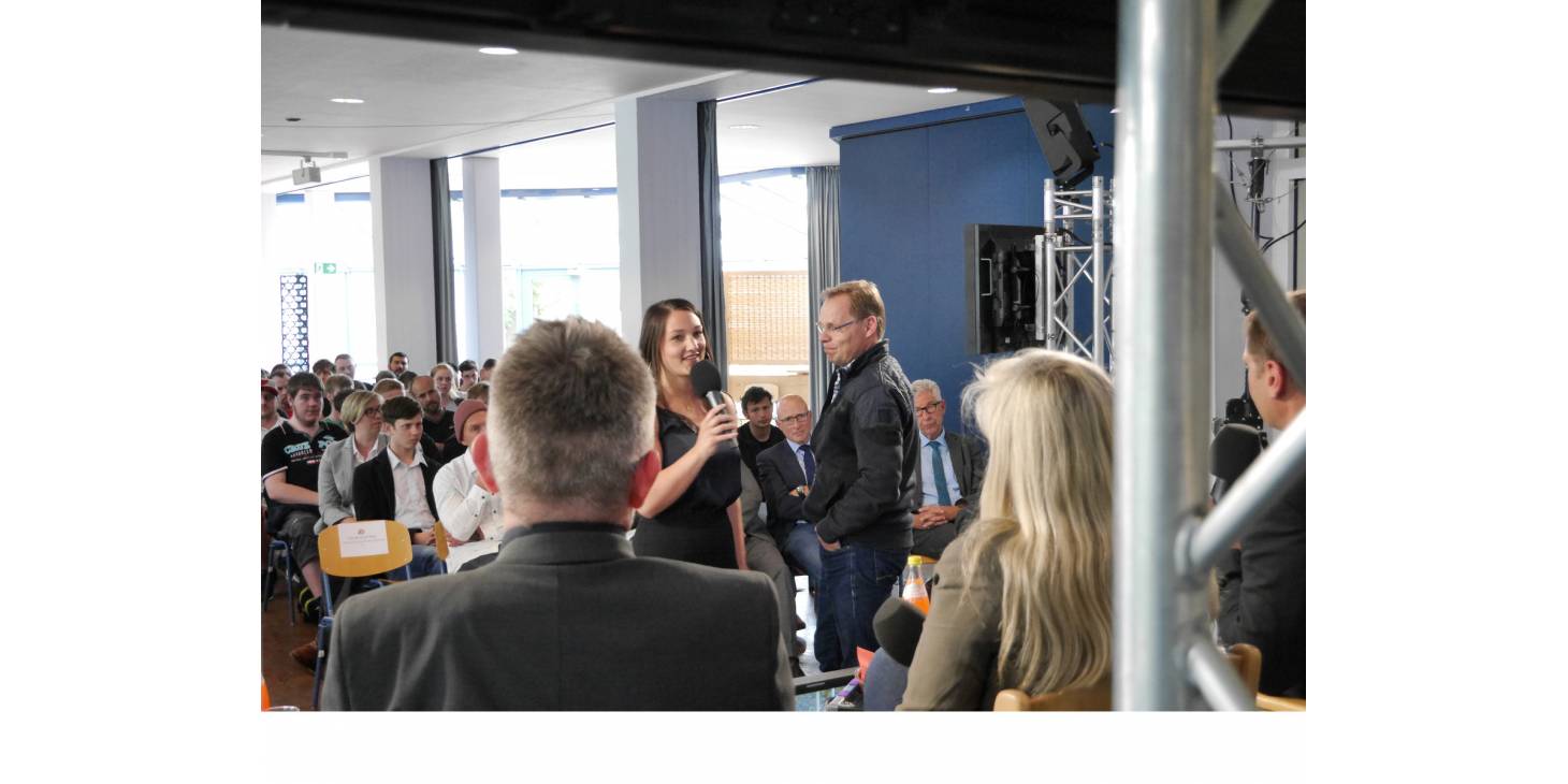 Jürgen Ziegler, Geschäftsführer Kreisjugendring Kulmbach, Danica Großer, Moderatorin Radio Galaxy Oberfranken, Ferdinand Reb, Geschäftsführer Tourismuszentrale Fichtelgebirge, Staatsministerin Melanie Huml MdL und Frank Ebert, Geschäftsführer Oberfranken Offensiv e.V.