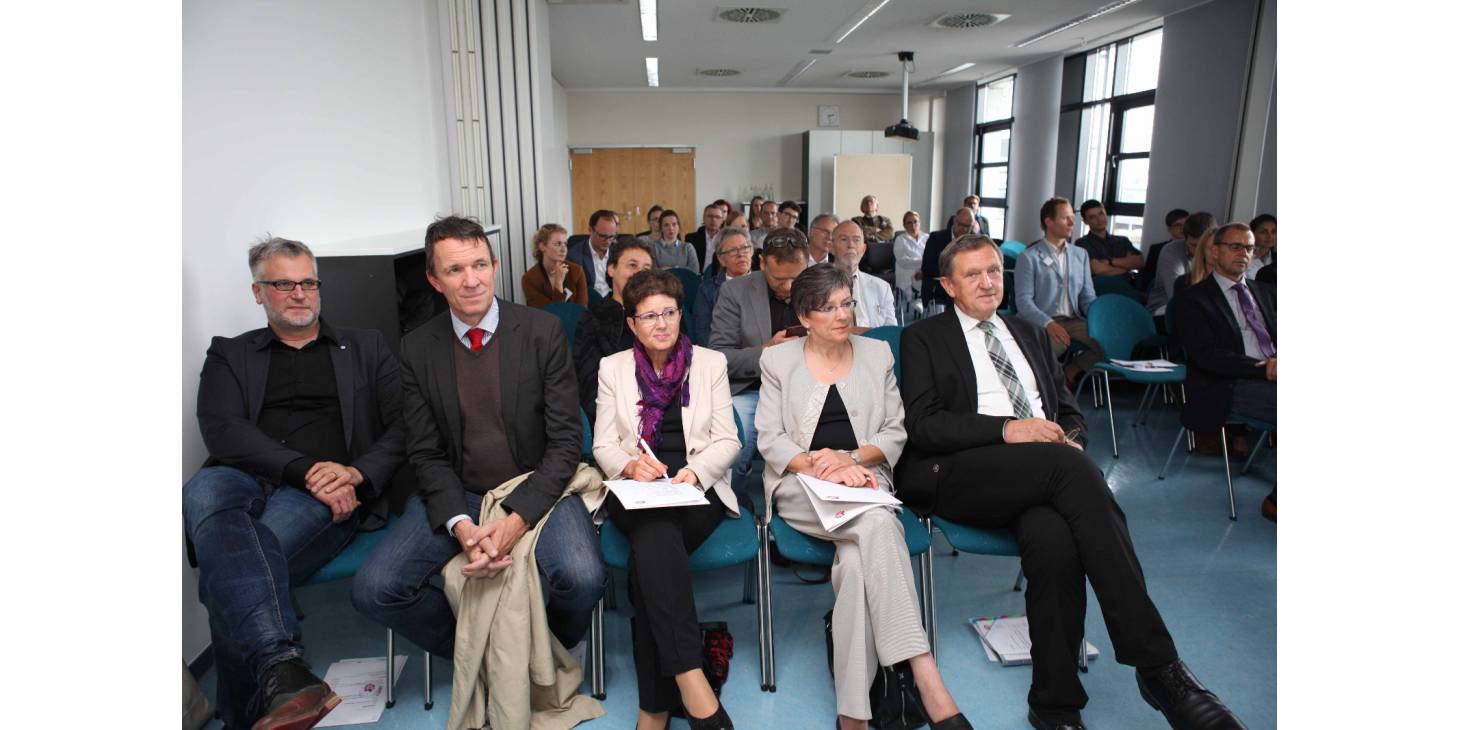 Dr. med. Markus Beier, Univ.-Prof. Dr. med. Thomas Kühlein, Gudrun Brendel-Fischer MdL, Regierungspräsidentin Heidrun Piwernetz, Landrat Hermann Hübner